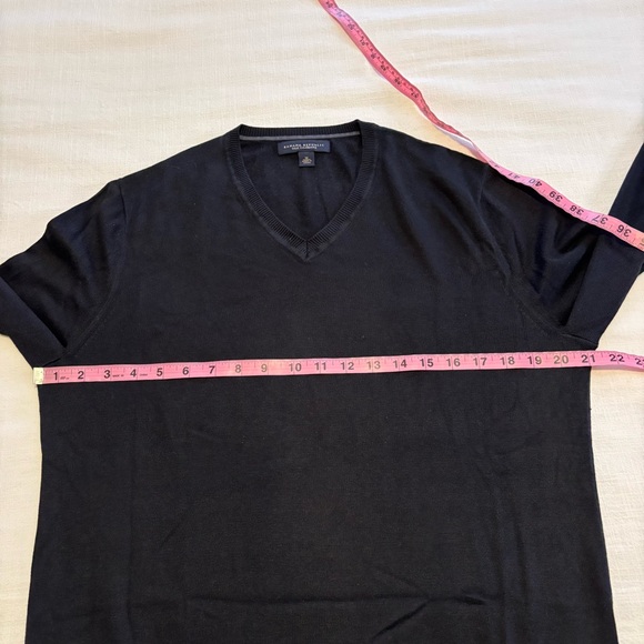 Men’s Banana Republic Silk Cashmere V-Neck Sweater - Picture 6 of 8